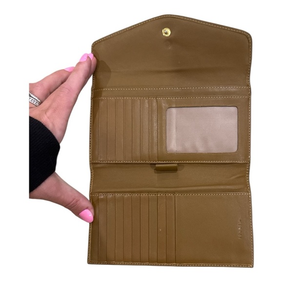 🧡 5 for $25 🧡 Brown Floral Accent Wallet - Picture 3 of 3